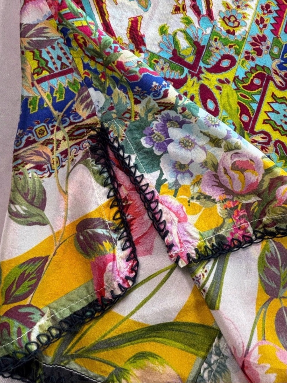 Johnny Was Sorbet Floral Print 100% Silk V-Neck Blouse - Boho
Tassel - Picture 5 of 11